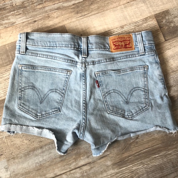 Levi's Pants - LEVIs women’s shorts size 27